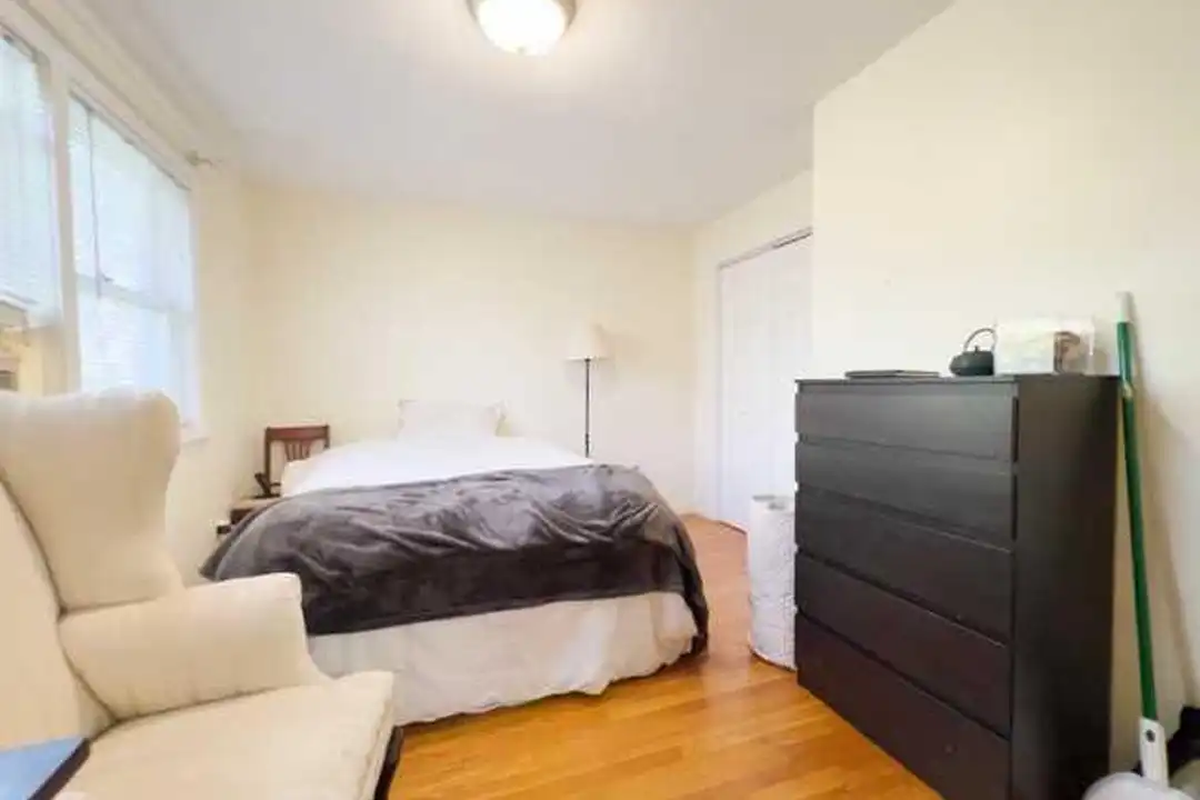 52 Lawn St - More