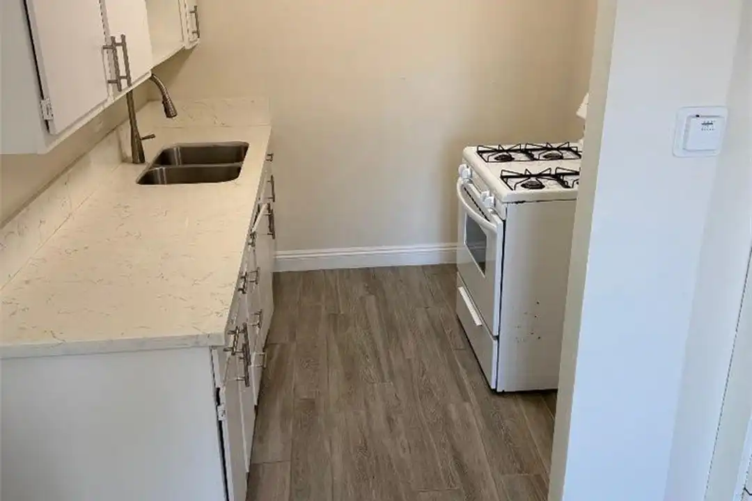 1013 S Tamarack Dr #3 - View 4
