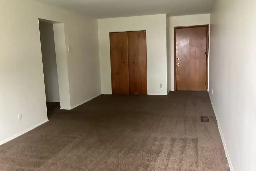 Greenbriar Apartments – photo 1
