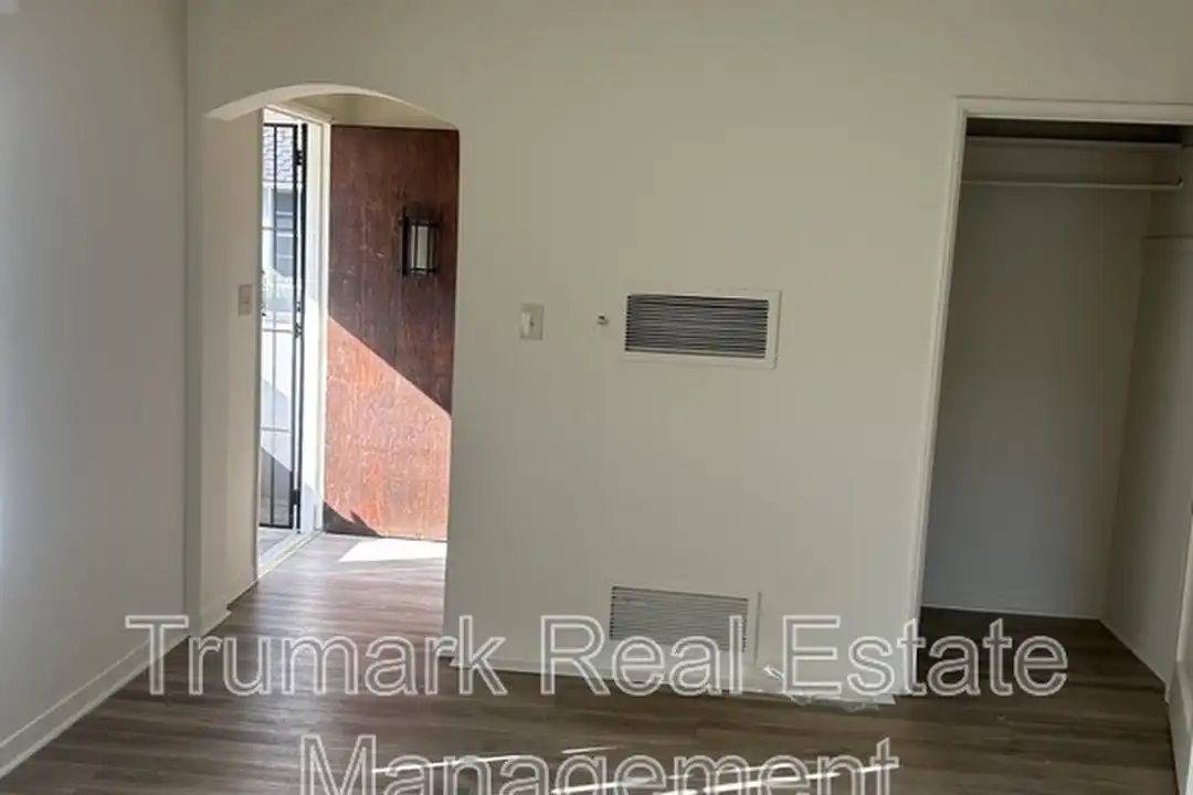 1451 E Broadway unit B - View 3