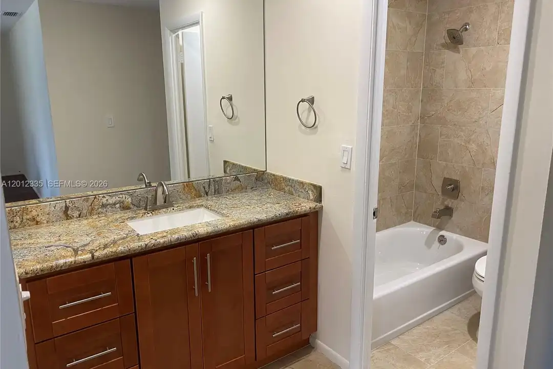 Apartment in Miami - View 4