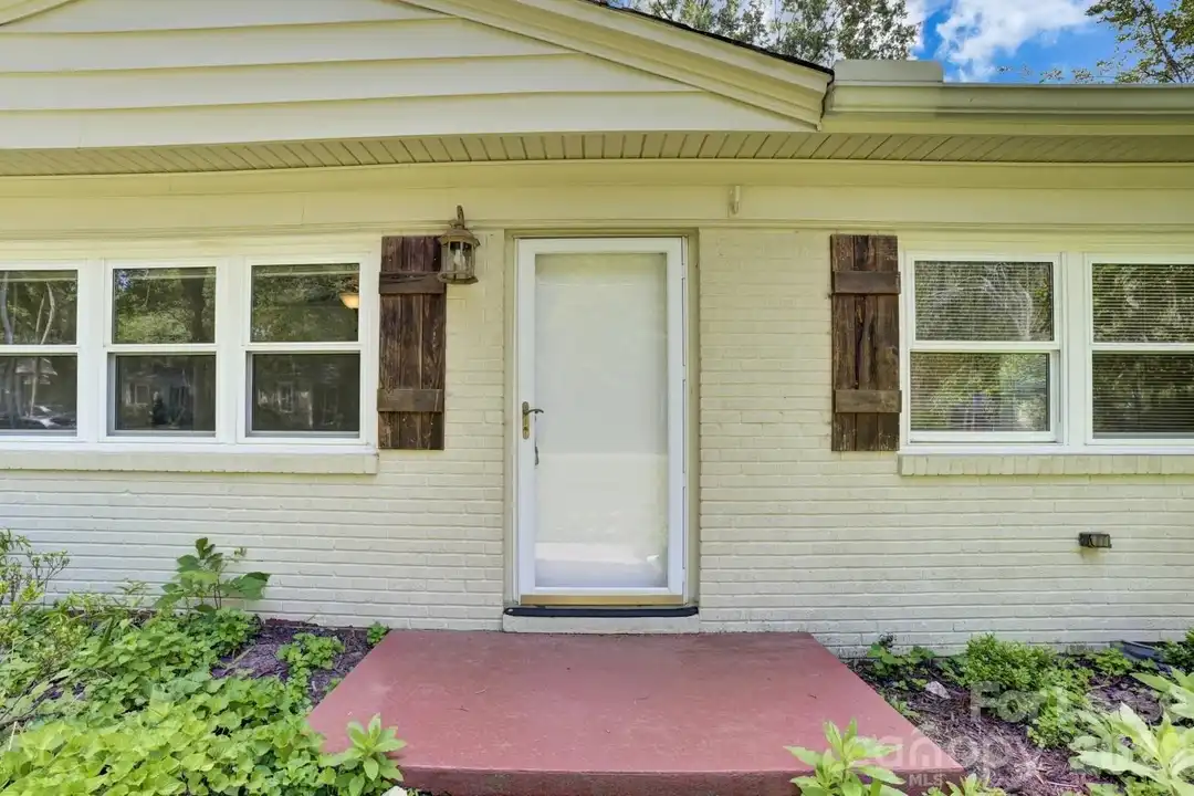 121 Marshdale Ave SW - View 5