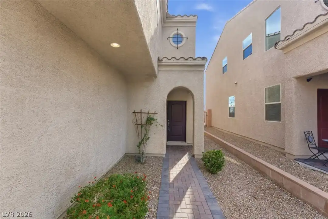 32 Lily Grove Rd - View 3