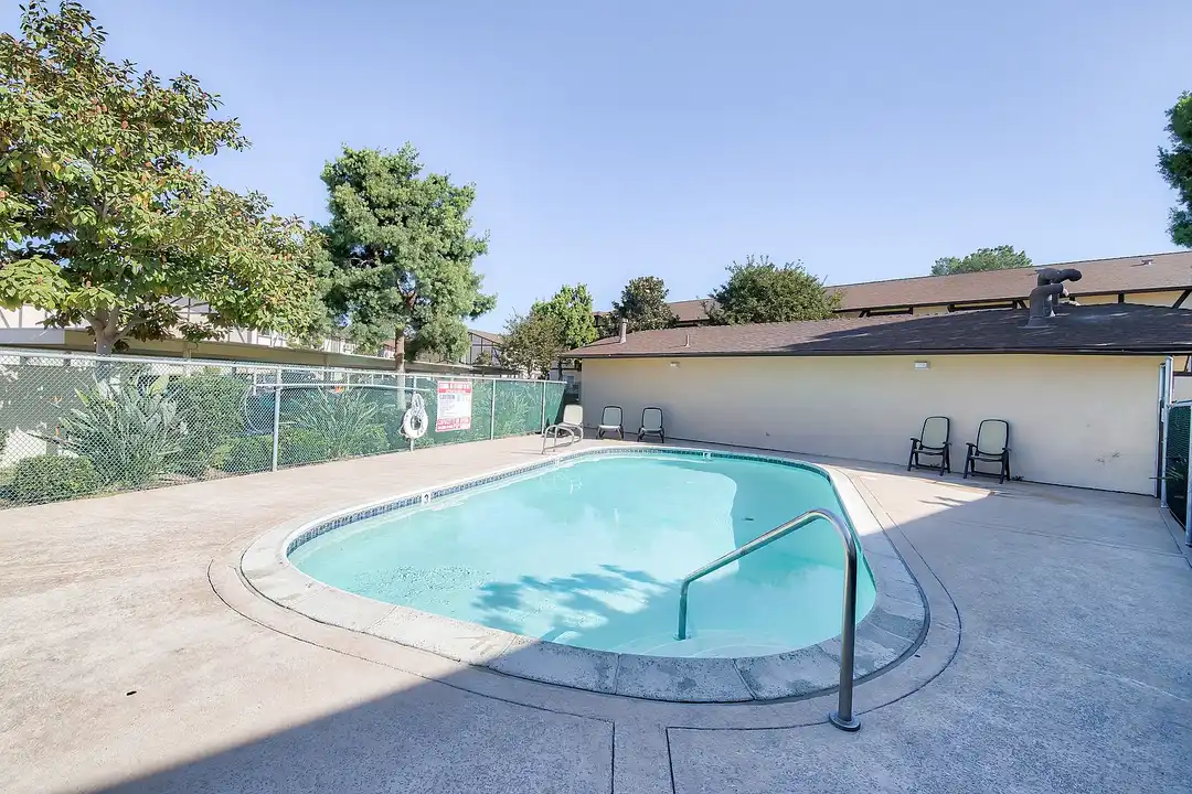 Apartment in San Diego - More