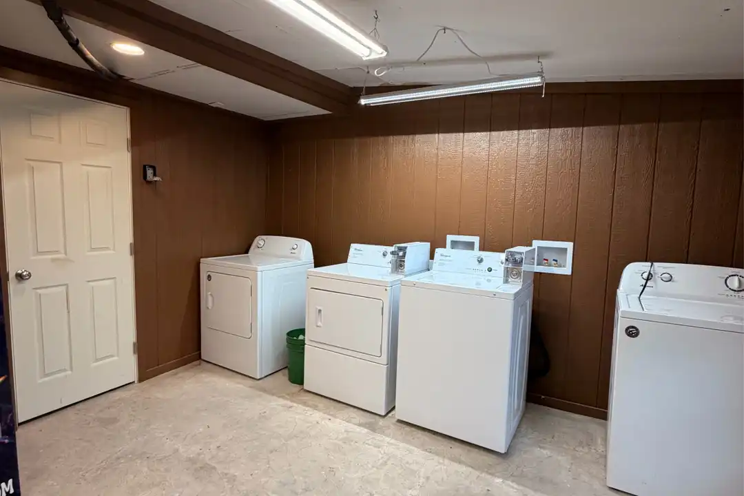 37 Biggs Ln unit 7 - More