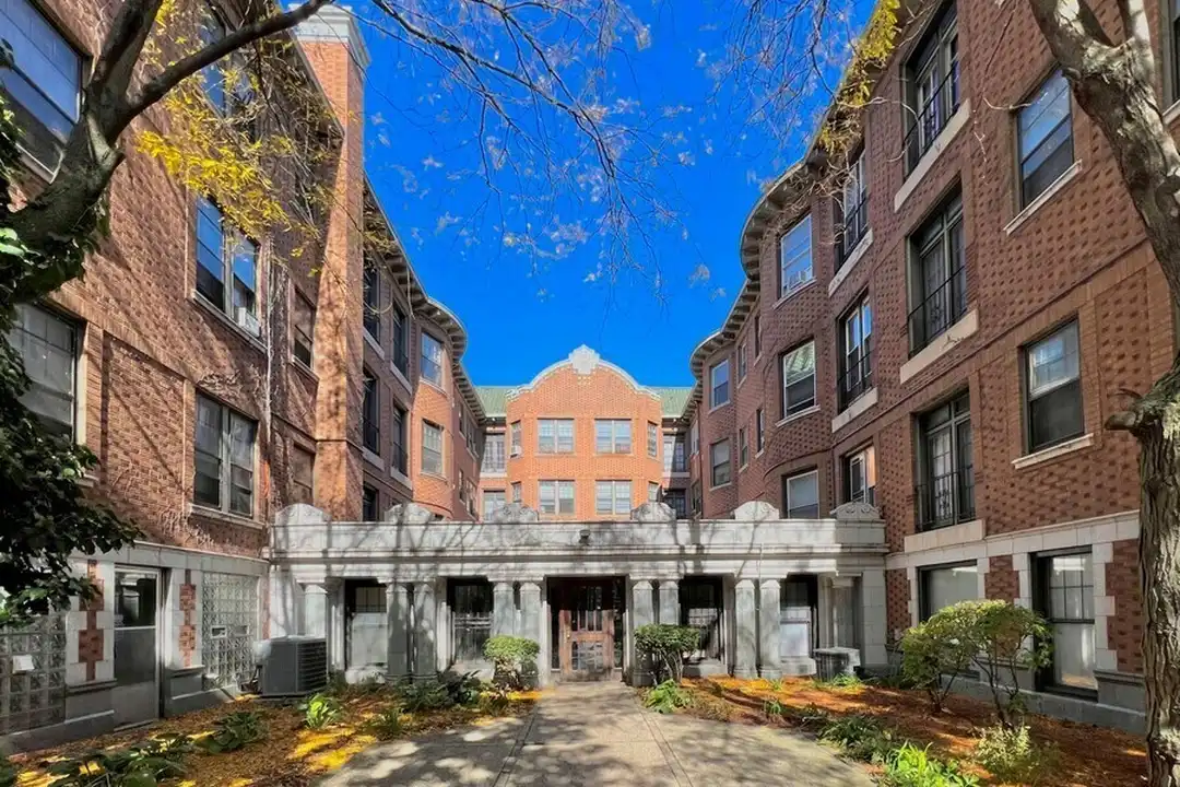 1154 W Lunt Ave - View 5
