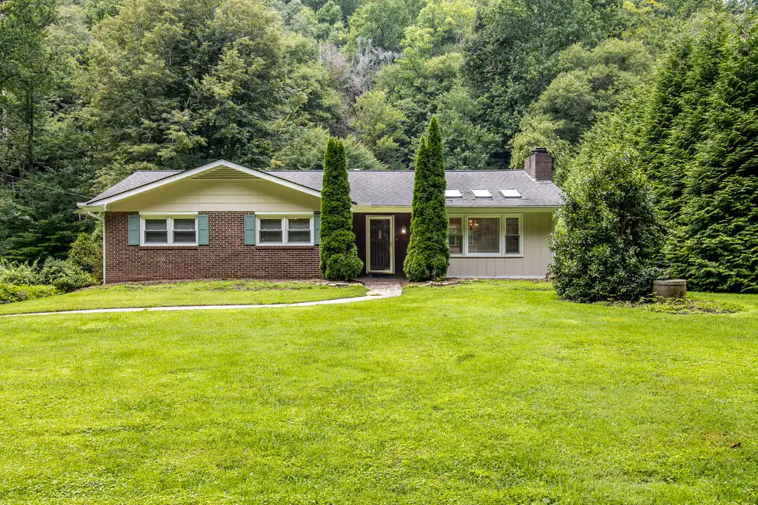 493 Kings Creek Rd – photo 1 of 26