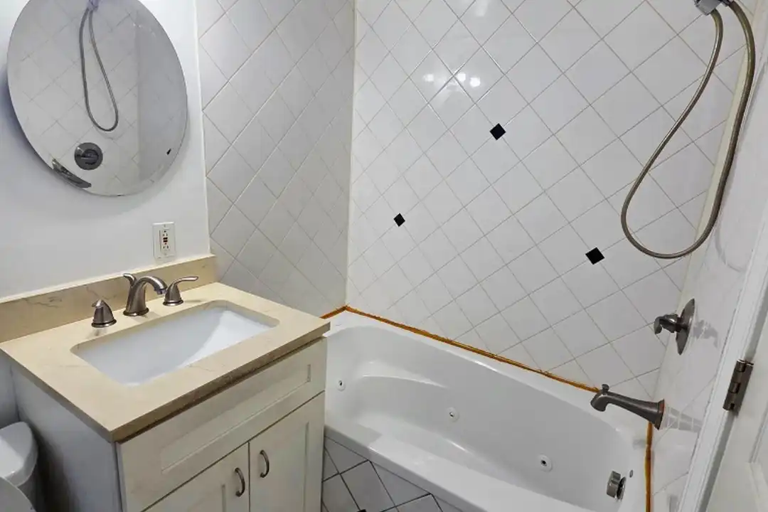 Apartment in Beltsville - More