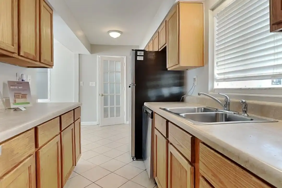 10927 Regency Dr – pohled 5