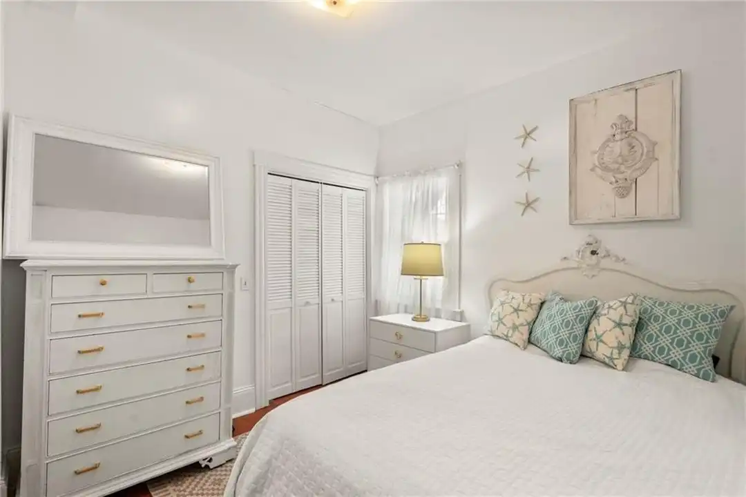 34 Bull St - More