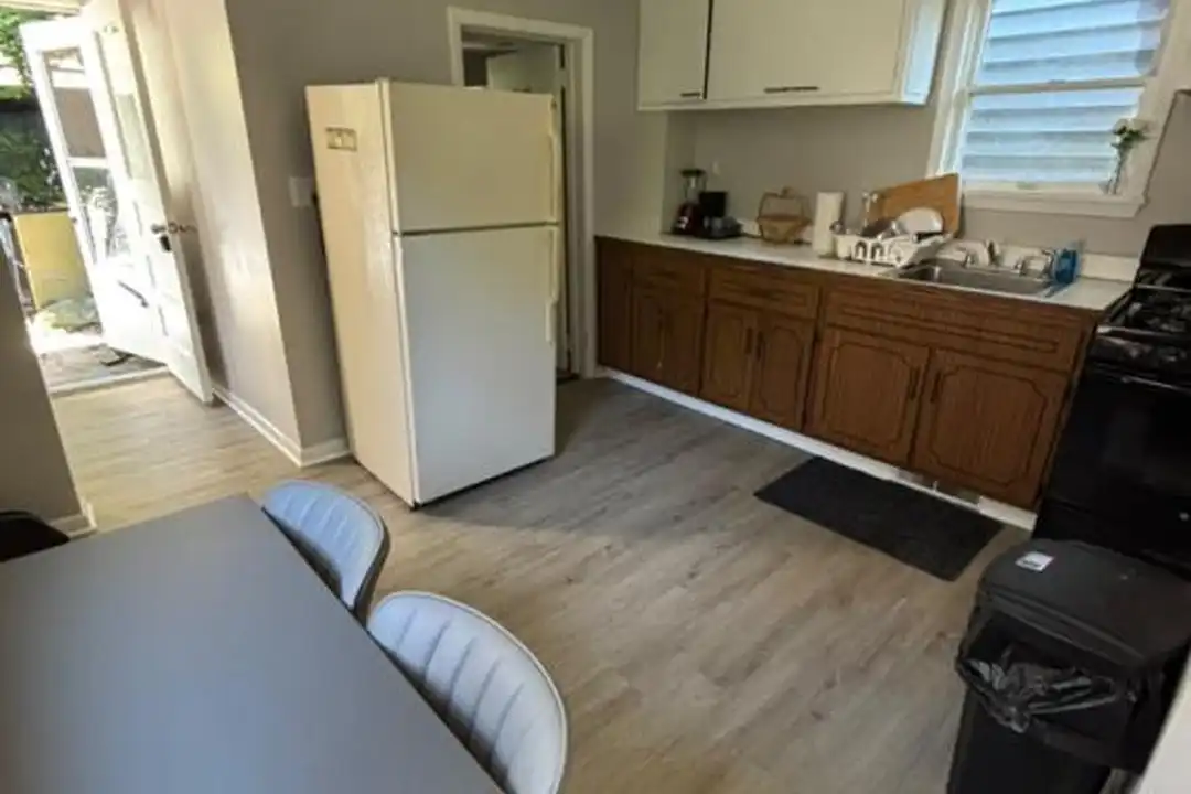 411 Beaver St – photo 1 of 7