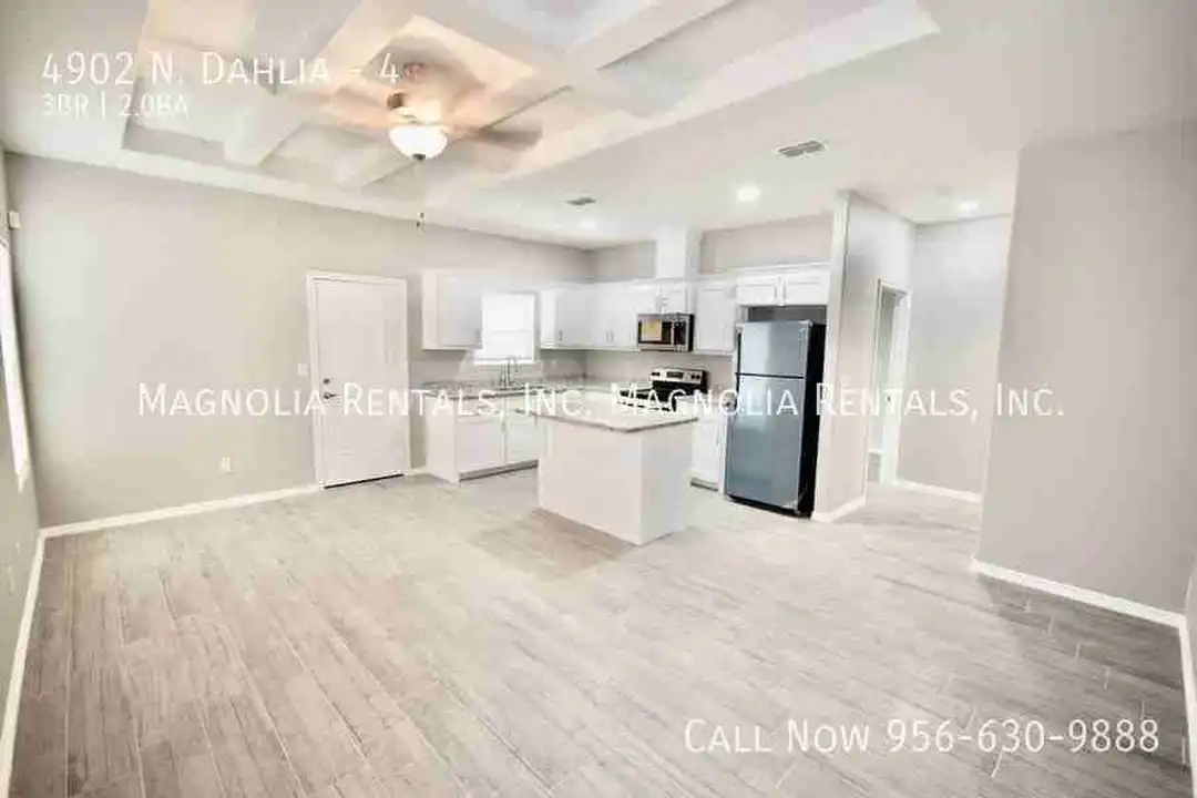 4902 N Dahlia St unit 4 - View 2