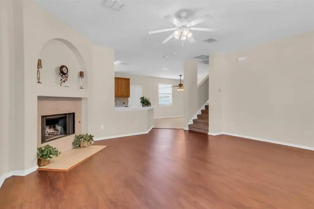 10217 Pear St - View 4