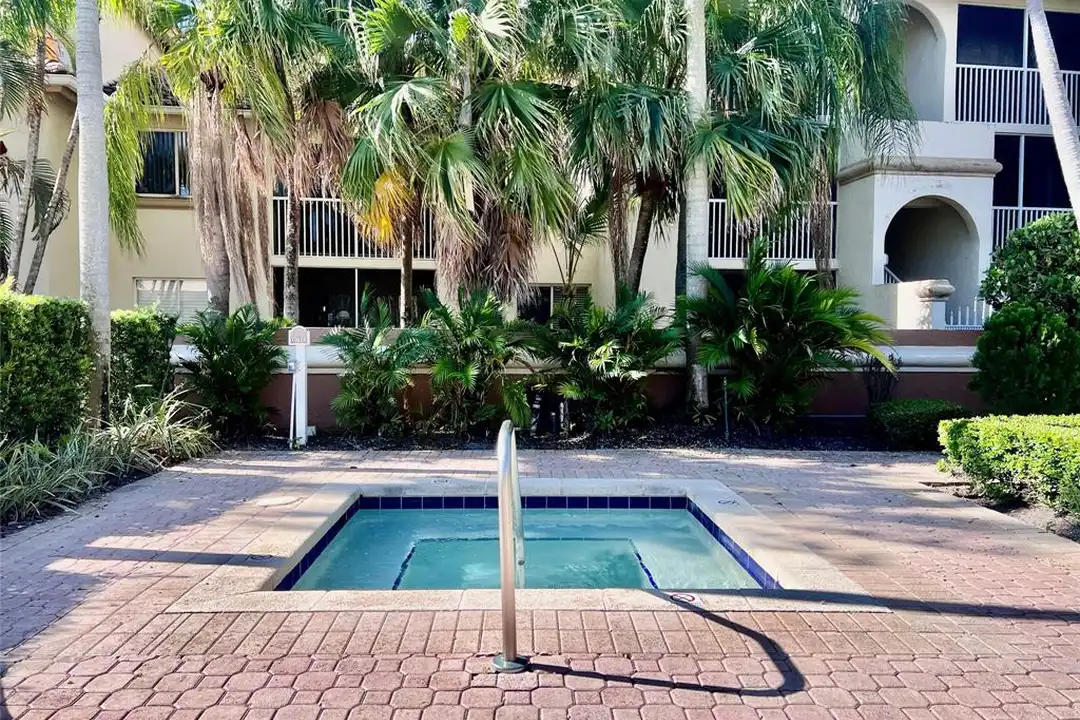 22203 Glenmoor Dr unit 22203 - View 6