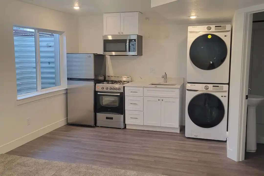 113 E 730 N unit # B 1 – photo 1 of 11
