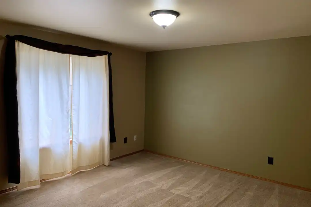 18525 Woodside Dr SE - View 6
