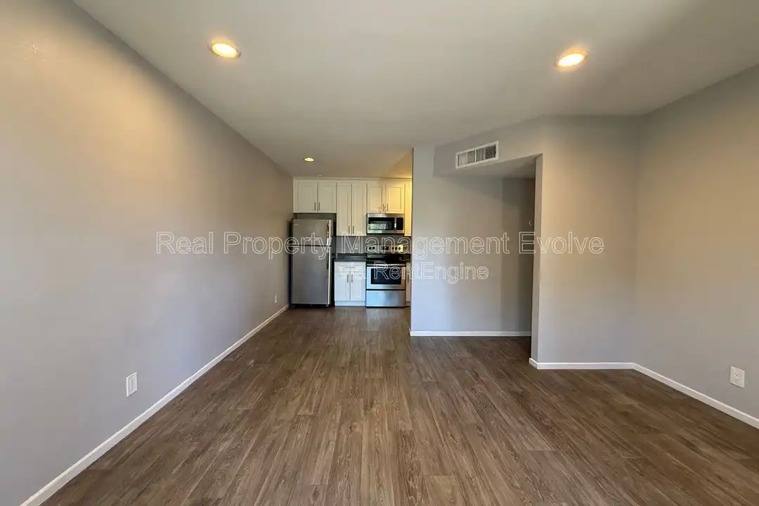 908 W 2nd St unit 6 - View 4