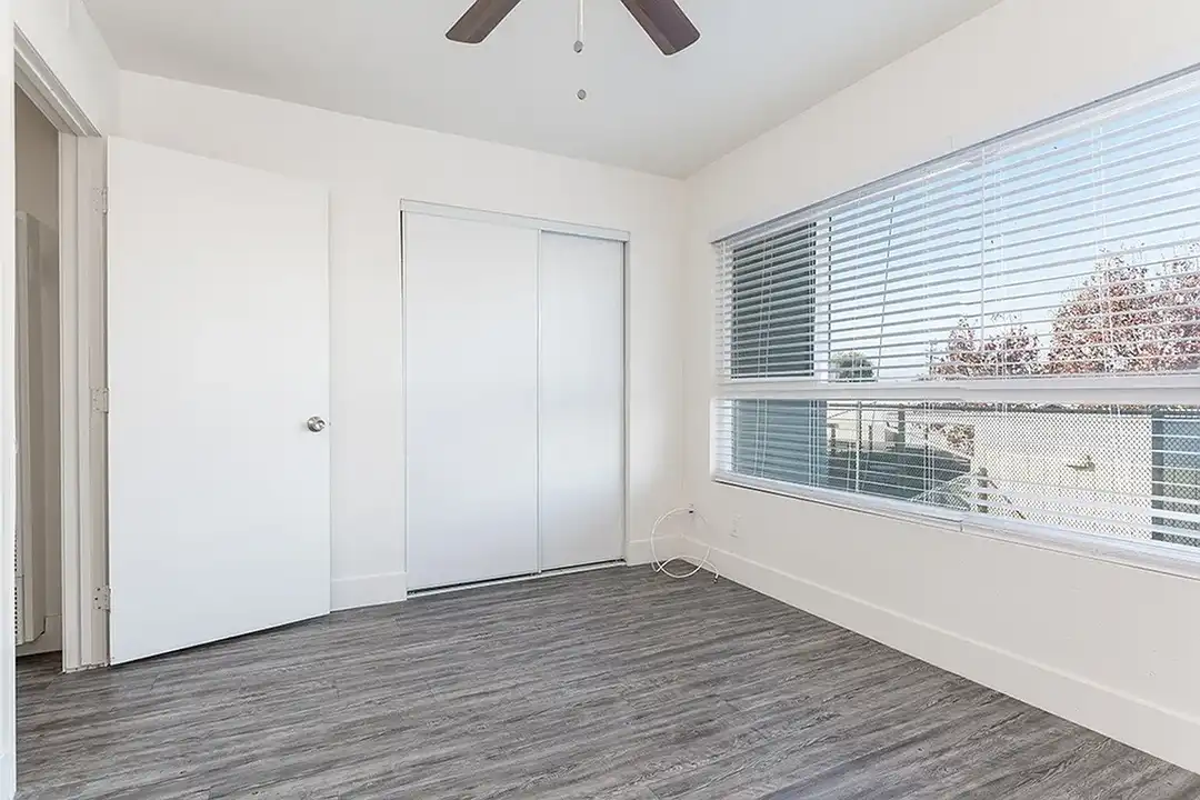 Laurel Pointe Apartments - View 4