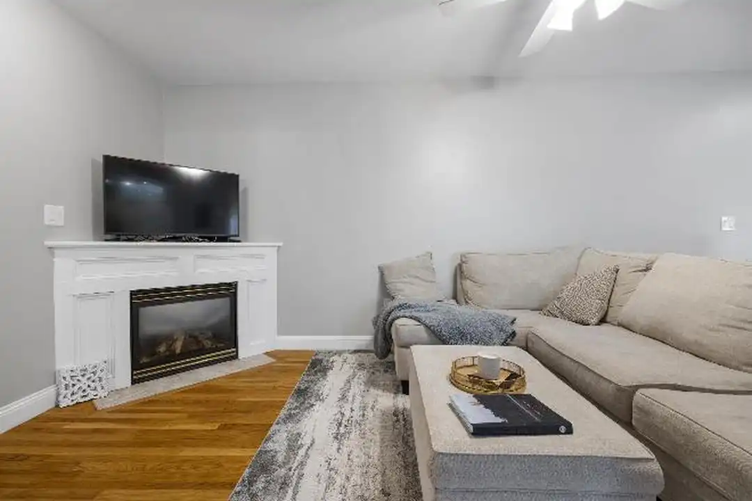 Apartment in Boston, Dorchester Heights, South Boston - More