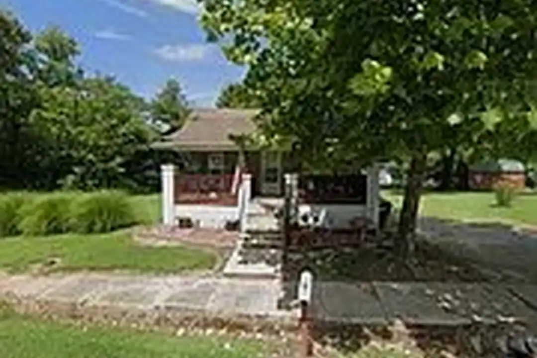 505 E Walnut St