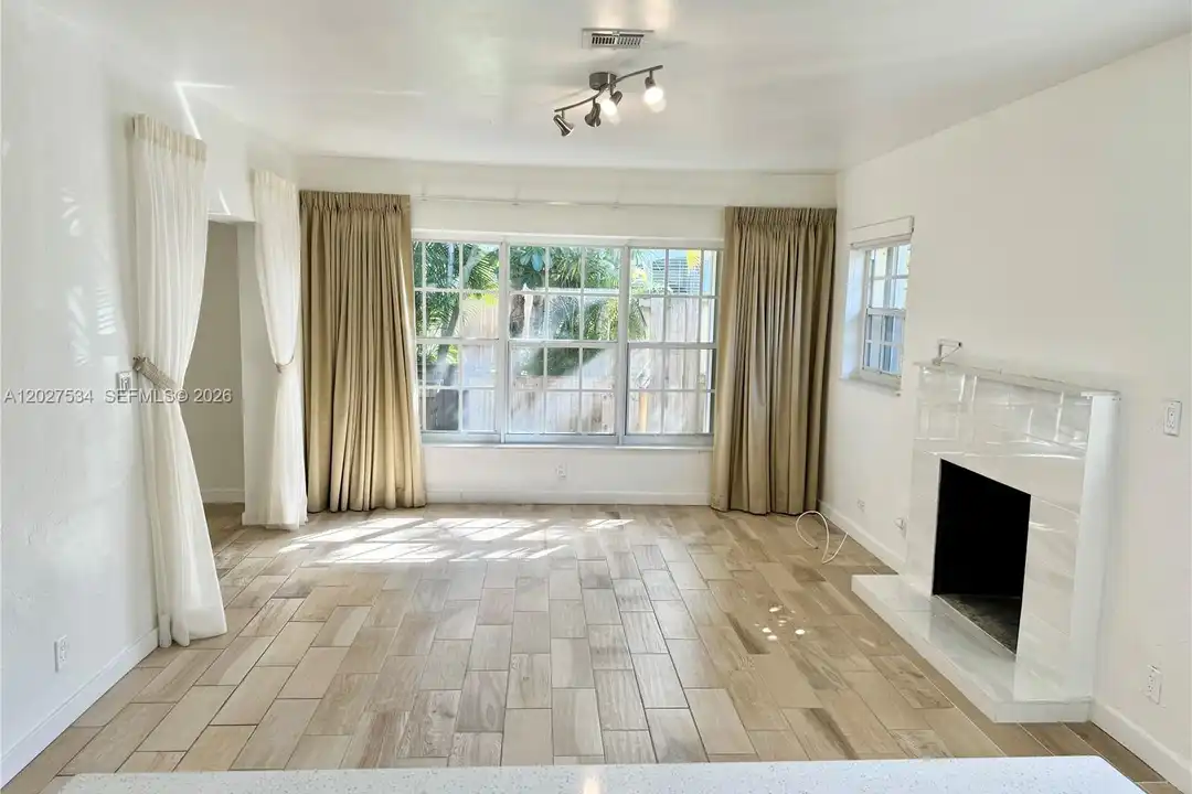 406 SE 11th Ct unit 2 - View 3