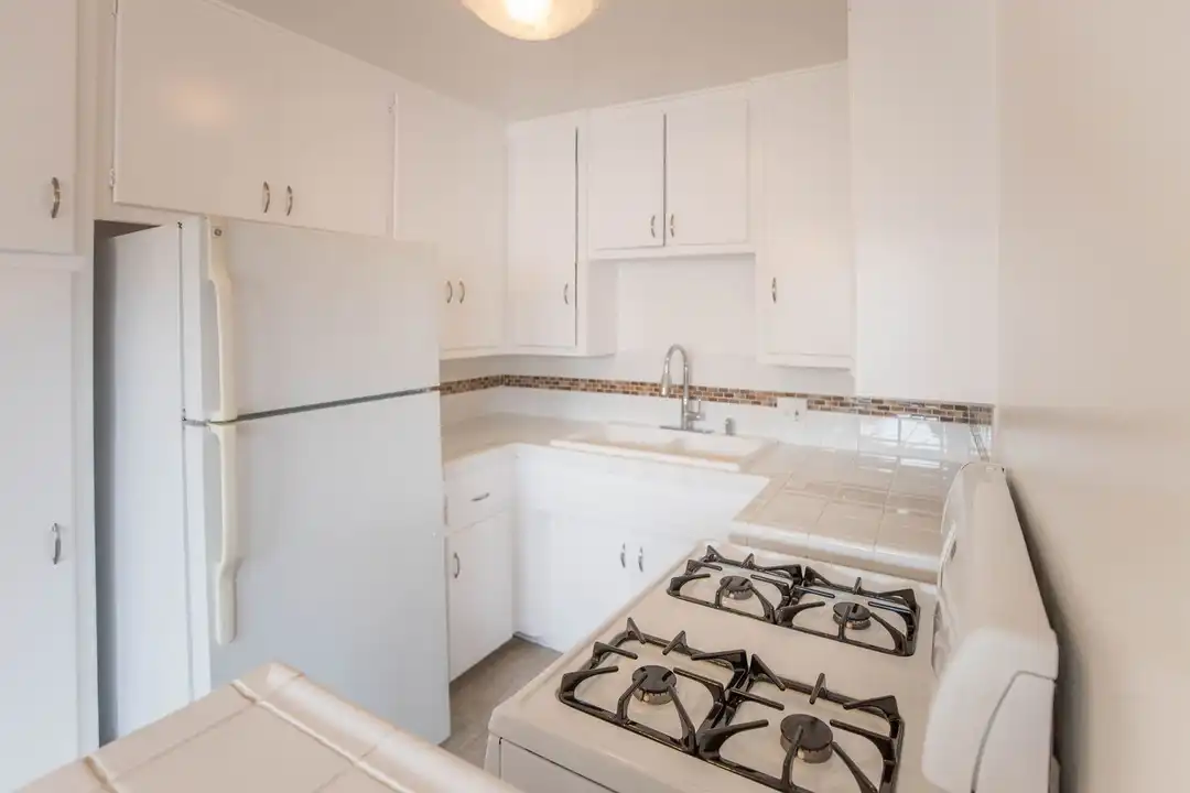 Apartment in Los Angeles - More