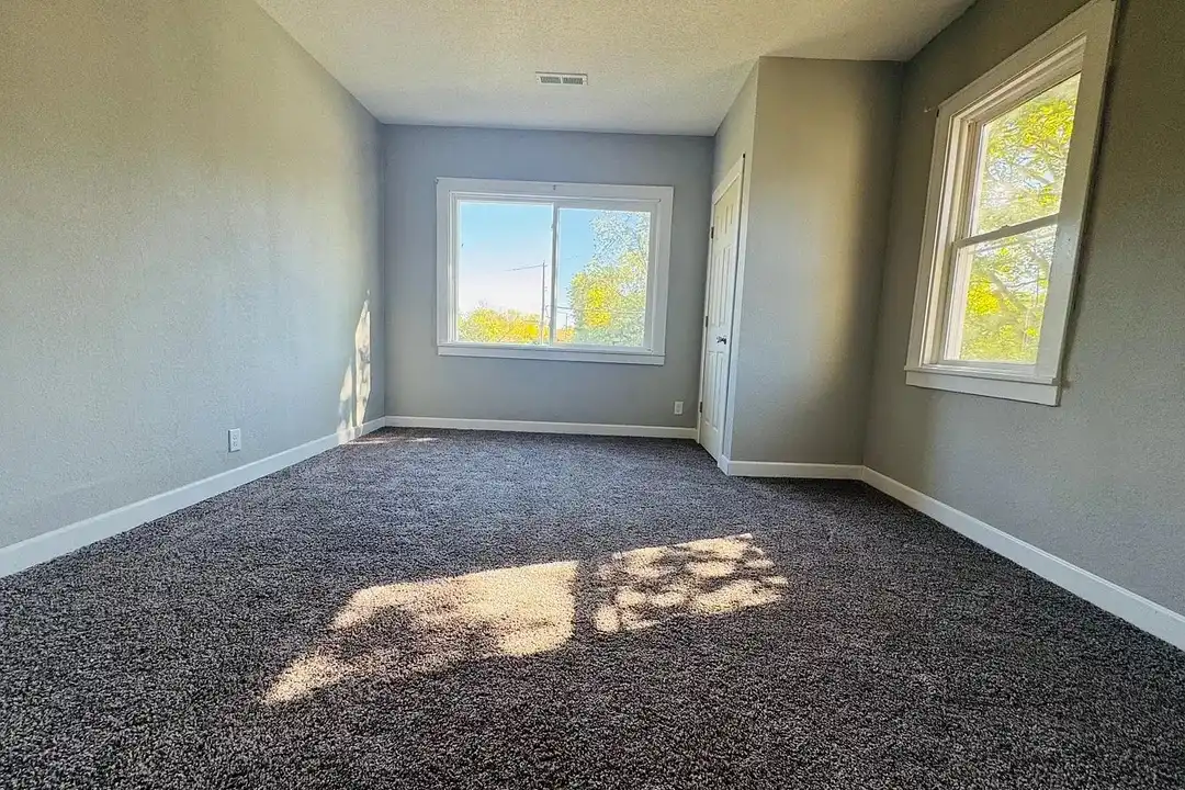 895 Clark St N unit 2 - View 3