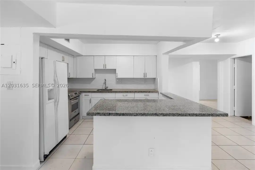3061 NE 4th Ave - View 5