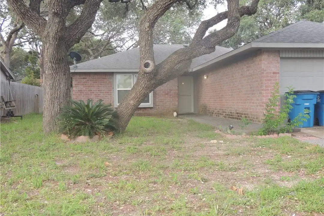 2187 Glenwood Dr – photo 1 of 10