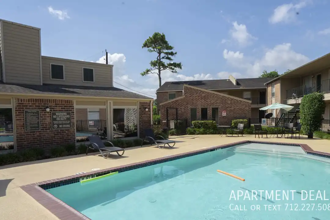 Apartment in Baytown - View 2