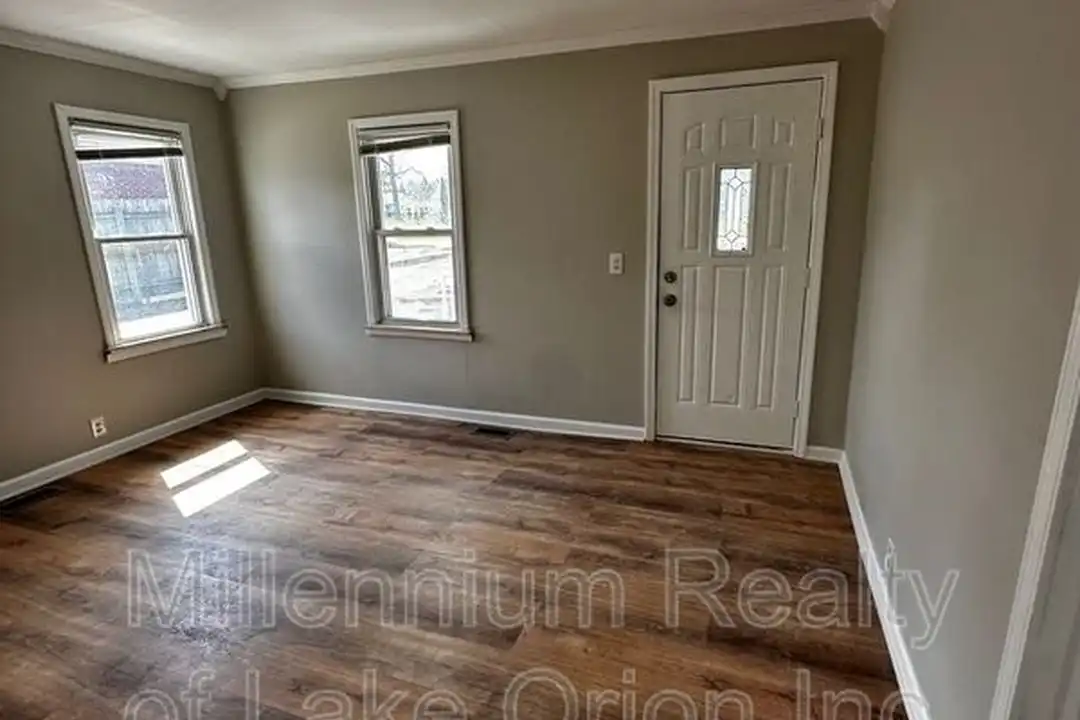 22622 Panama Ave - View 3