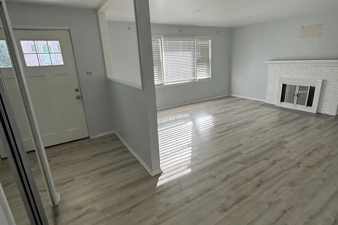 7410 Dickenson St - View 3