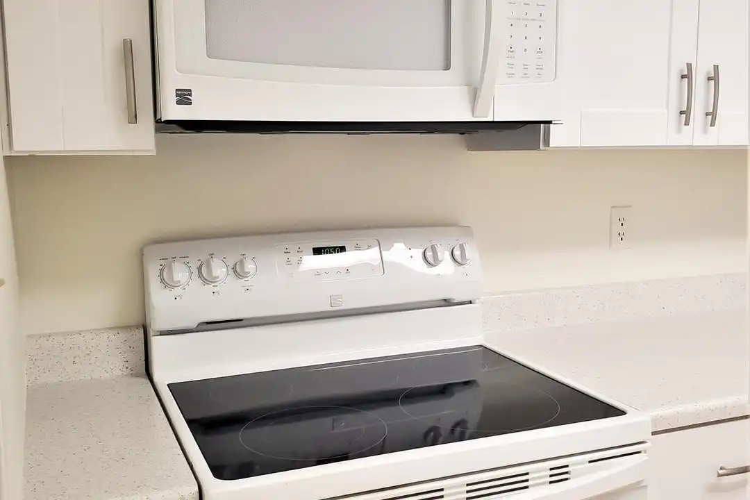 15100 Interlachen Dr #4-516 - View 6