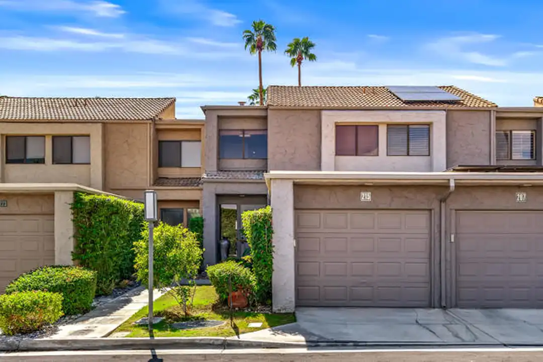 Apartment in Palm Springs - View 2