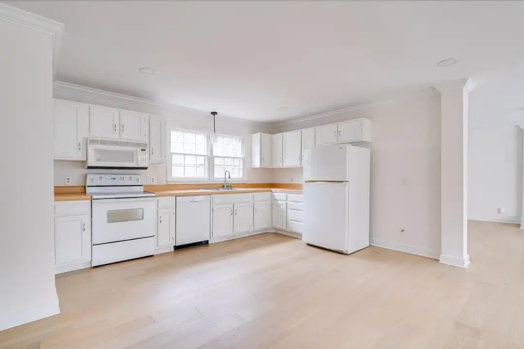 2437 Tilghman Cir - View 6