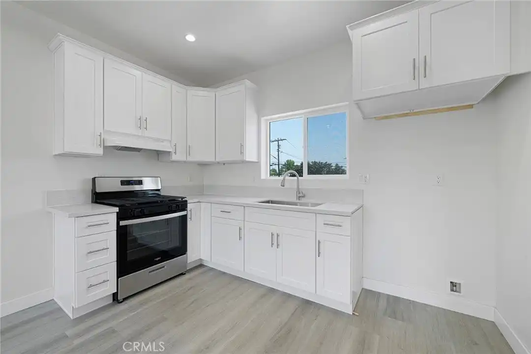 2425 S Myrtle Ave #A - View 3