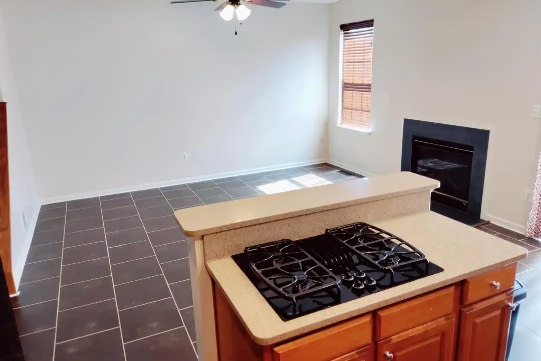 1202 Ellis Ave - View 3