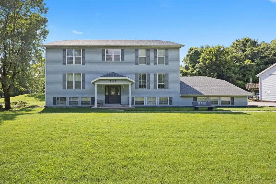 2105 N Keebler Ave – photo 1 of 13