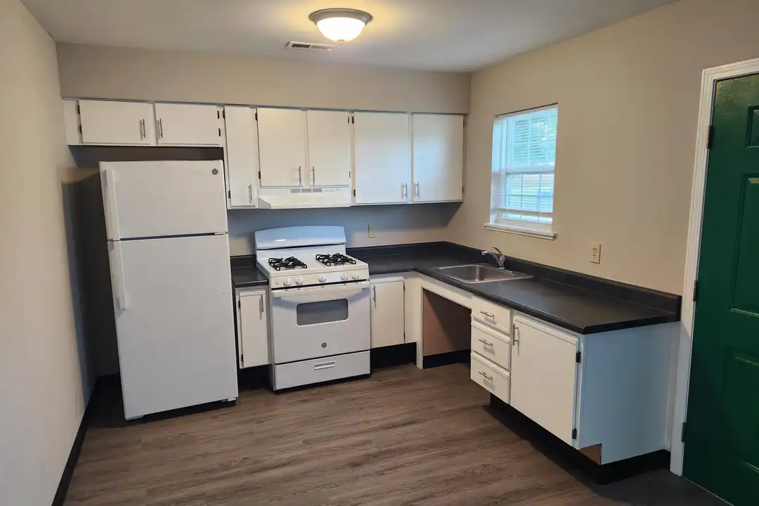 206 Nicholas Dr unit A – photo 1 of 10