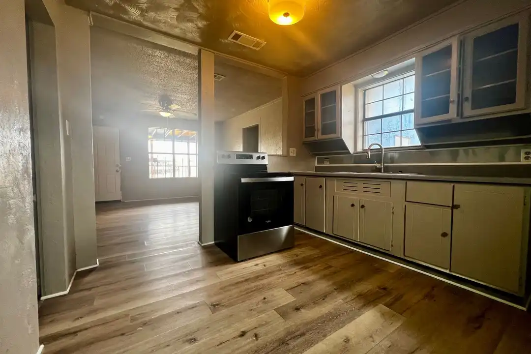 220 N 6th St - View 4