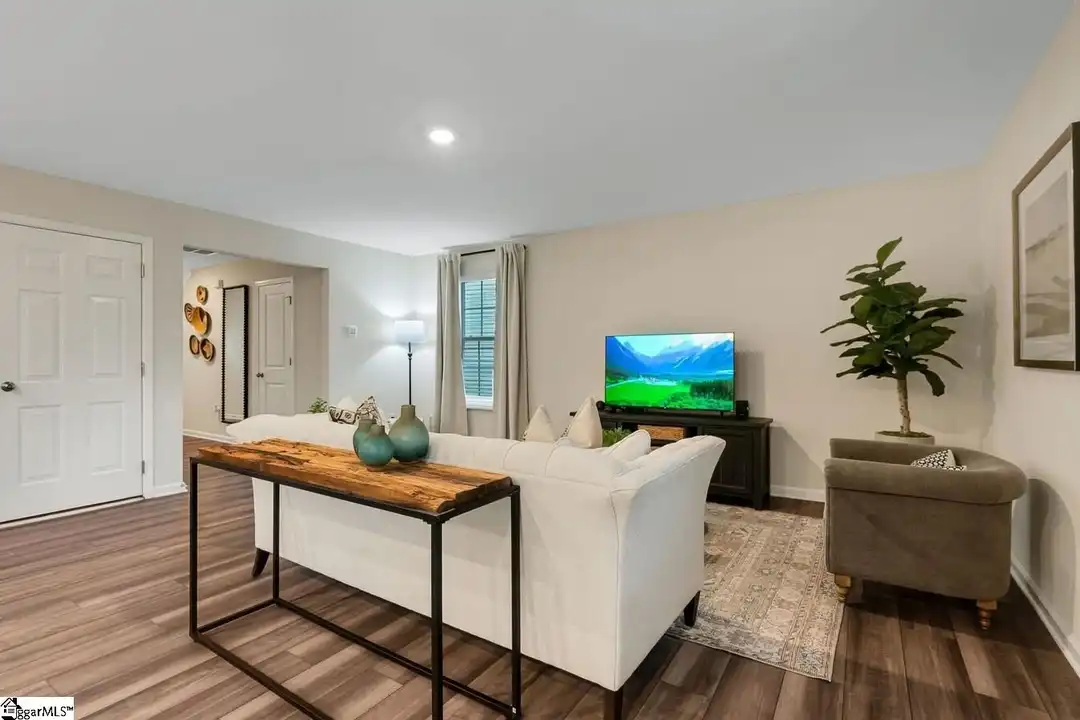 Apartment in Greer - View 4