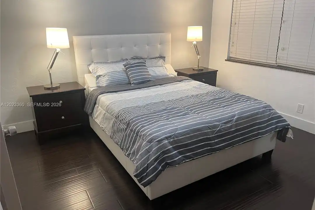 990 Meridian Ave unit - - View 3