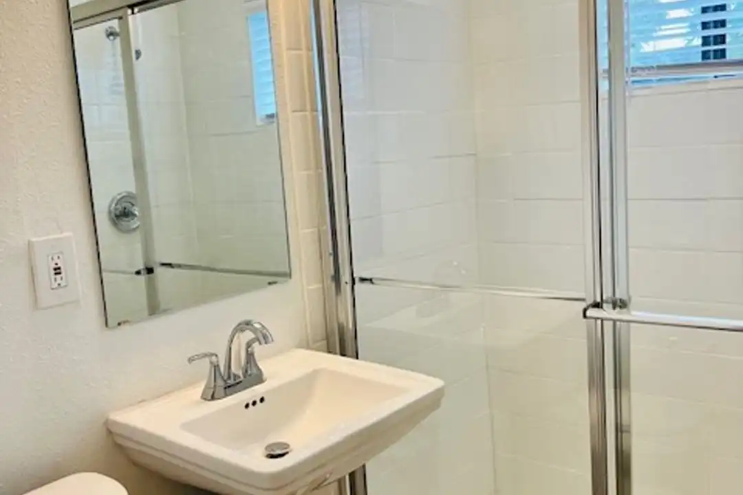 Apartment in Houston - View 3