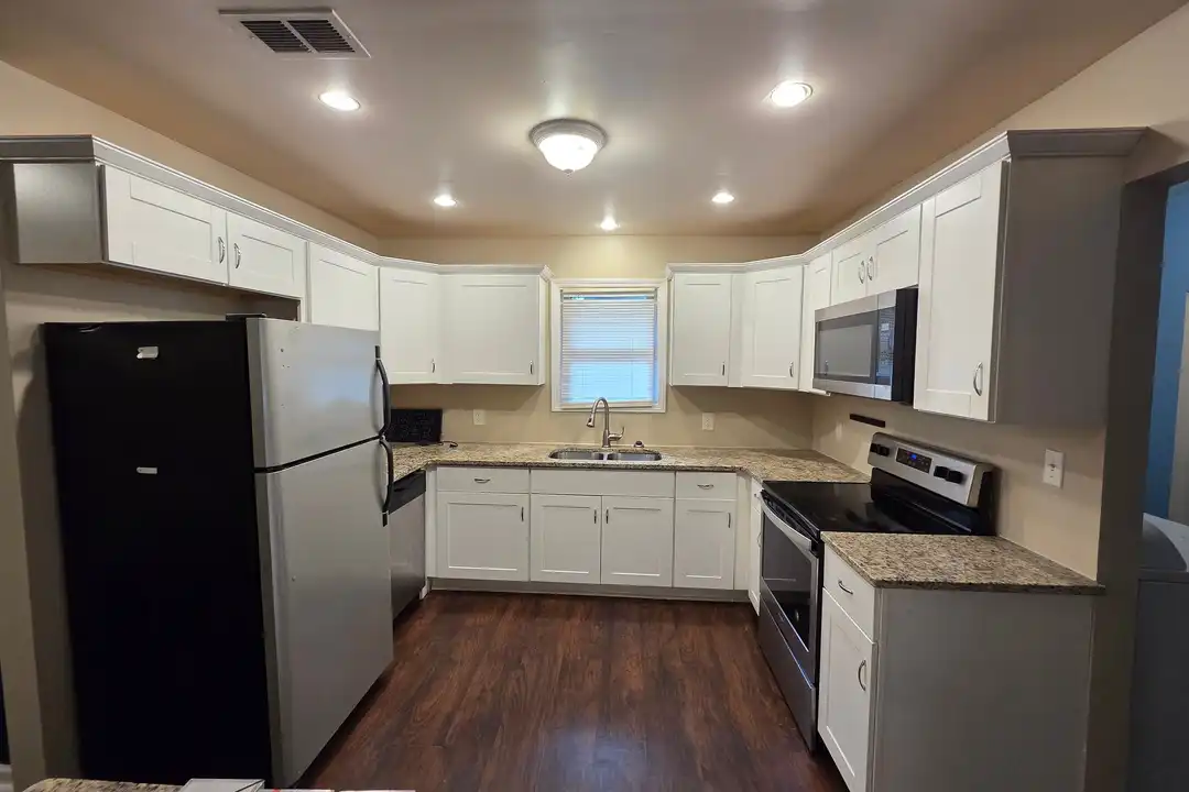 1022 Ashby Grove SW – photo 1