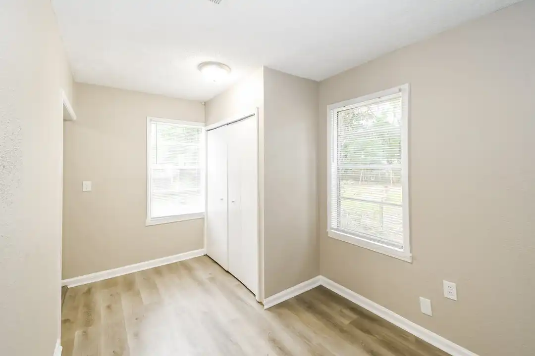 1031 Bunker Hill Blvd – pohled 6