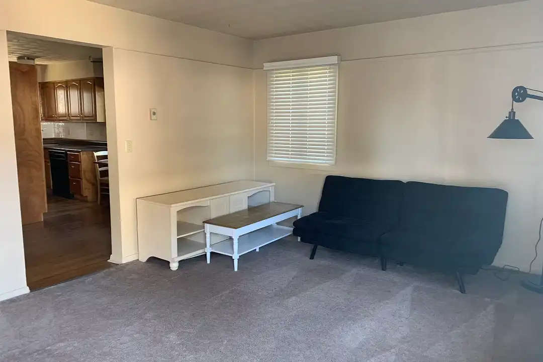 Roberts Apartments – photo 1 of 10