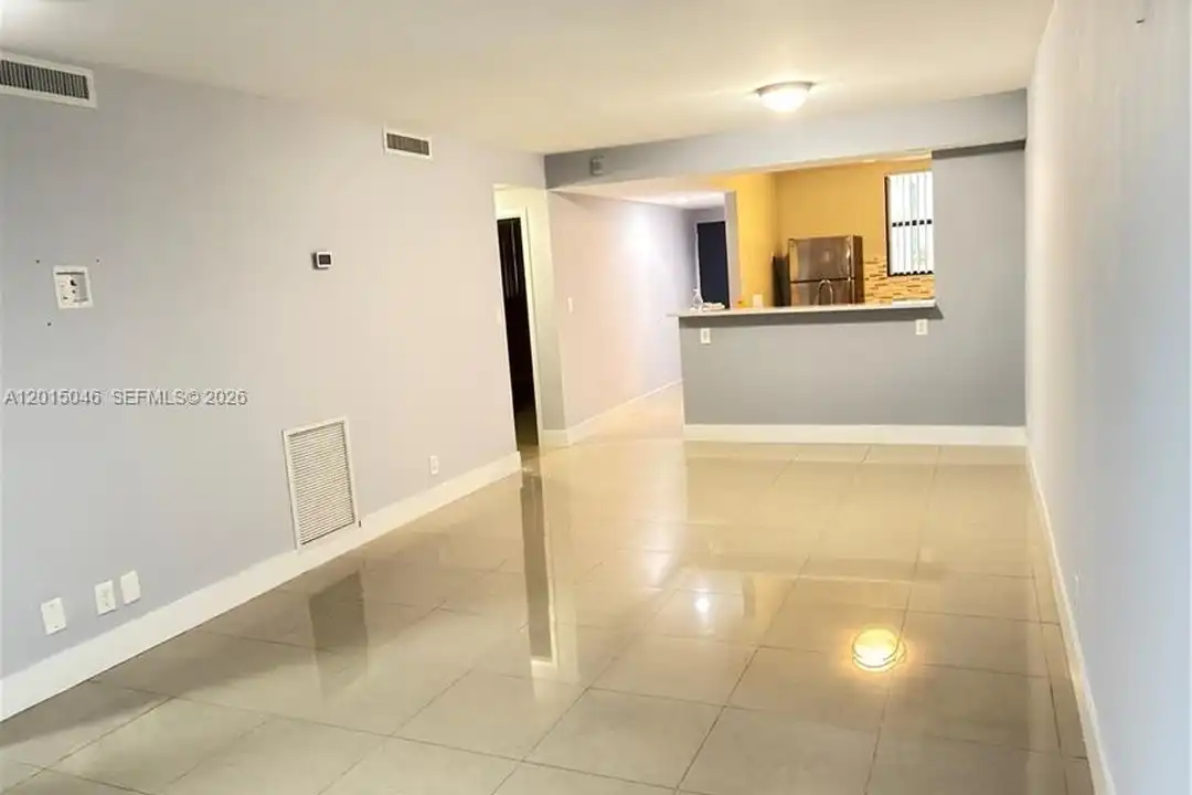 Apartment in Coral Springs - View 5