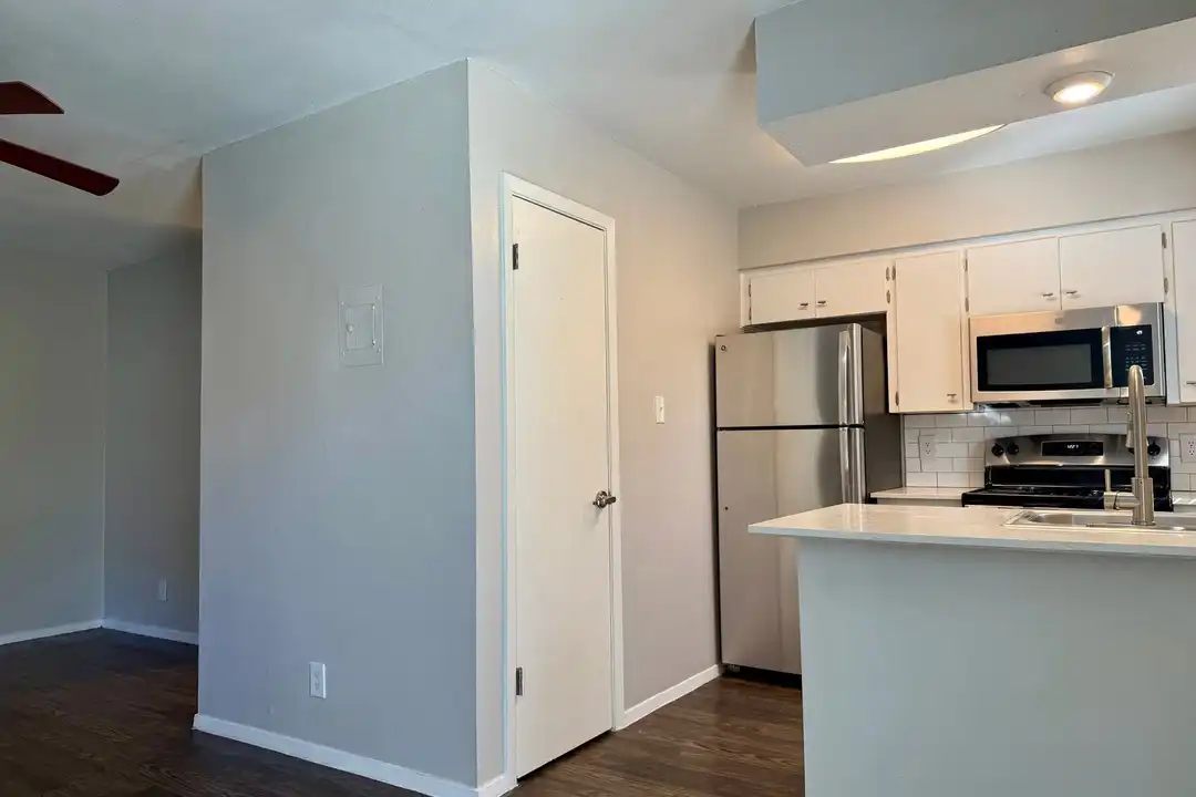 4503 Speedway unit 106 - View 3