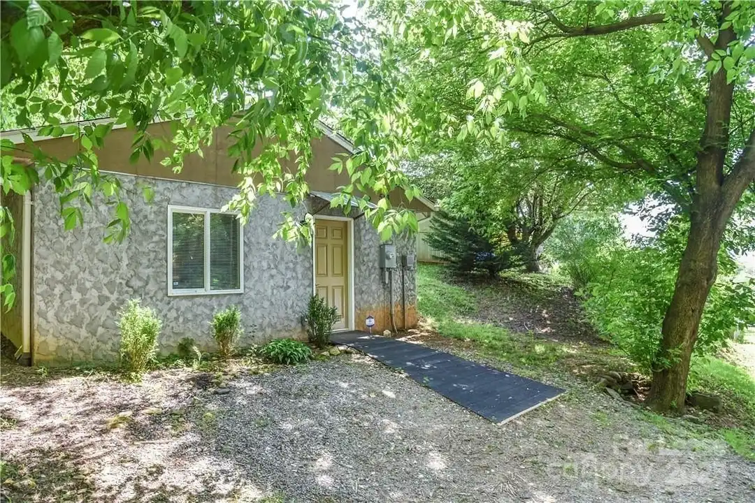 543 College St - View 2