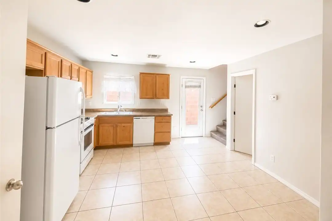 6037 Aripeka St - View 4